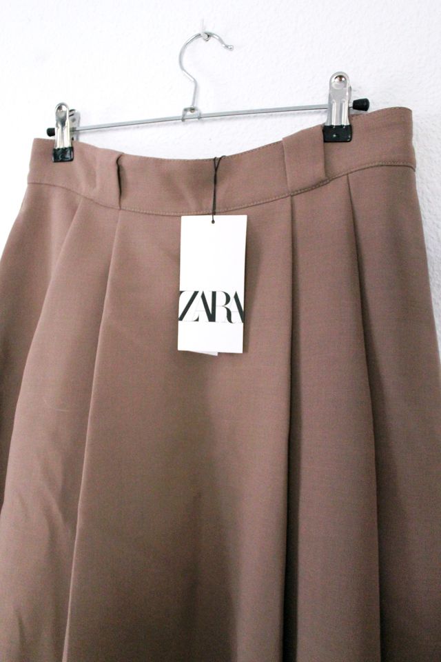 Falda Midi Volumen de Zara