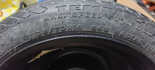 Gatos y rueda de repuesto.