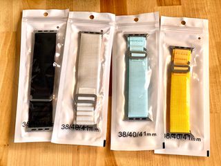 Correas Alpine Loop Apple Watch roja y starlight