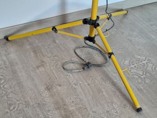 foco proyector trípode