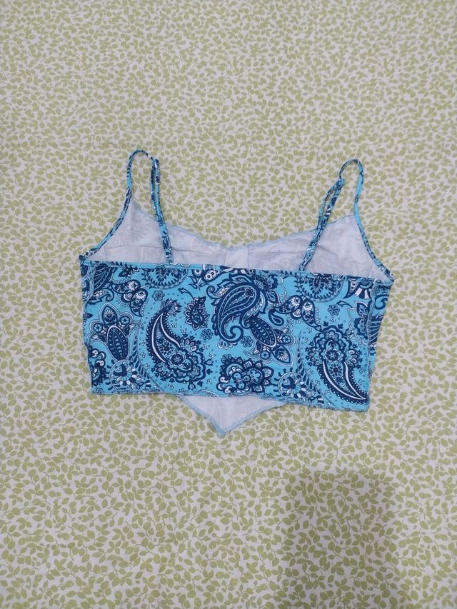 Top azul con estampado