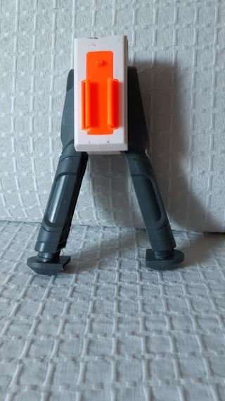 Pistola Nerf con dardos y trípode 