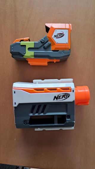 Pistola Nerf con dardos y trípode 