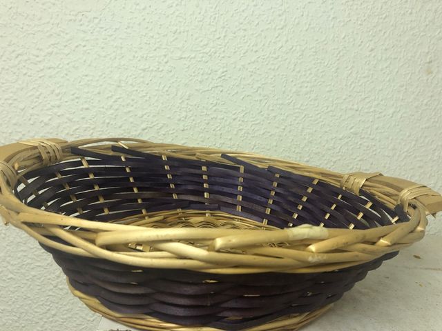 Canasta y bandeja de mimbre