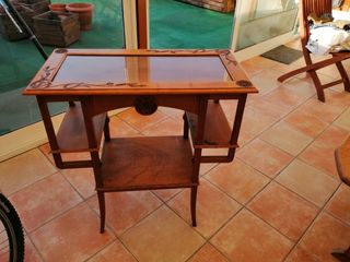 Mesa auxiliar antigua