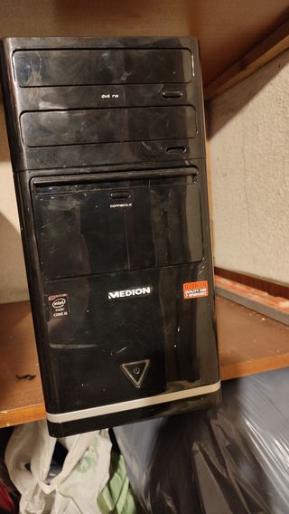 Ordenador i5 con monitor, altavoces y  teclado 