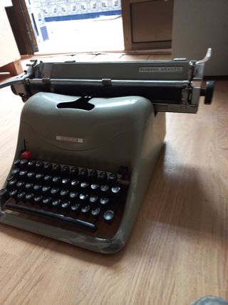 Máquina de escribir antigüa