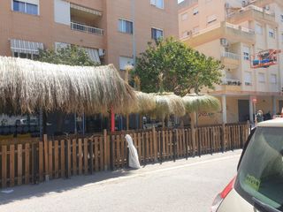 se hacen sombrillas de brezo.esparto.mimbre.carrix