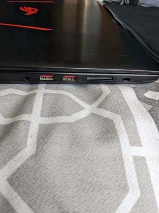 Ordenador portátil ASUS ROG (15,6 pulgadas)