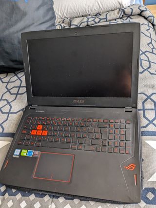 Ordenador portátil ASUS ROG (15,6 pulgadas)