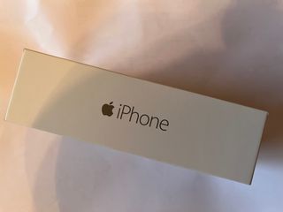 iPhone 6 16GB con funda apple roja