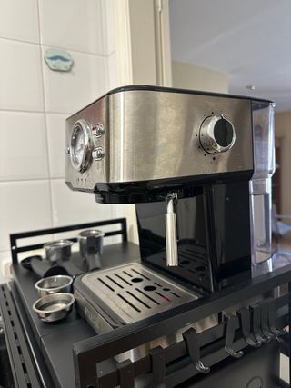 Cafetera café molido y cápsulas c/ espumador leche