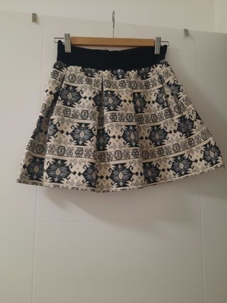 falda estampada blanco y negro evase OFERTA 
