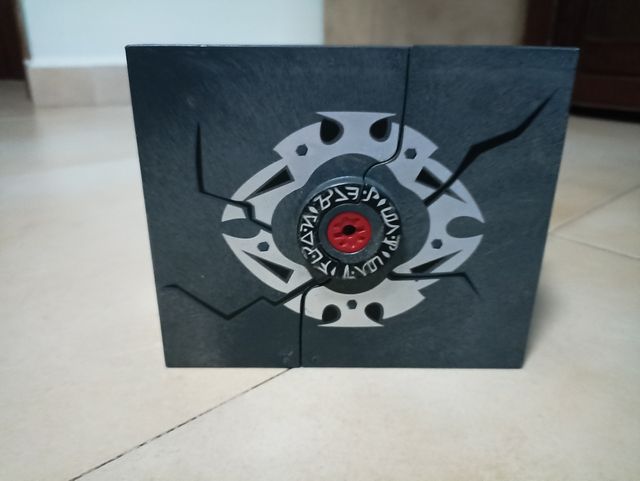 Cofre de Playmobil la guarida del dragón.