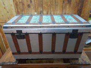 Baul antiguo chapa y madera