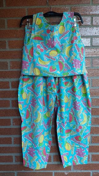 Traje de pantalón y casaca.