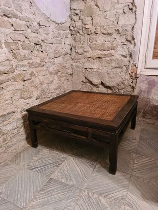 Mesa baja salón tipo oriental.