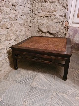 Mesa baja salón tipo oriental.