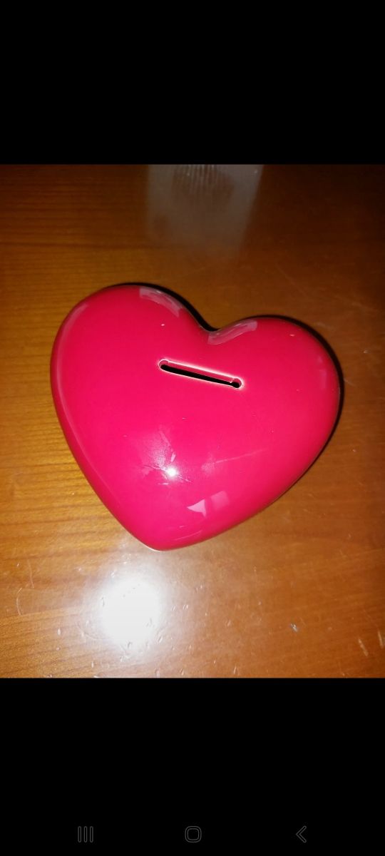 Salvadanaio a forma di cuore in ceramica