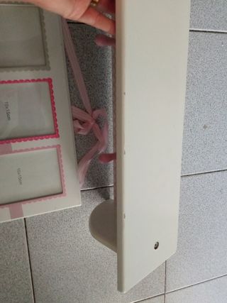 conjunto estantería y marco de fotos