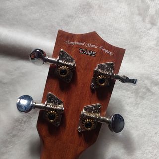 Ukelele con accesorios