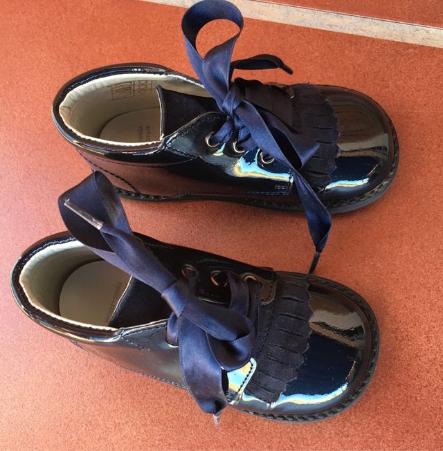 Botín  charol azul marino / cordón y lazo