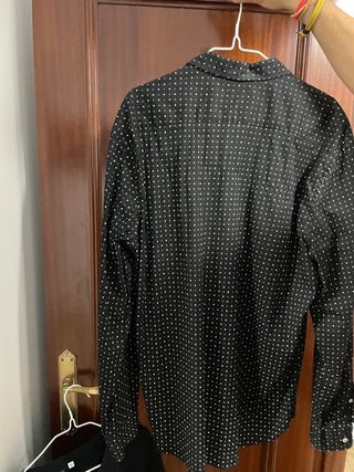 Camisa de Giorgio di Mare negra con topitos blanco
