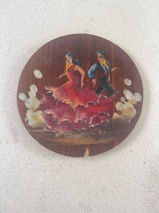 Par de dançarinos em prato madeira pintado mão