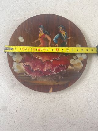 Par de dançarinos em prato madeira pintado mão