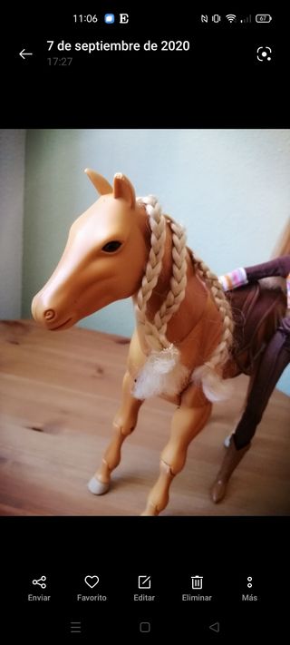 Muñeca Barbie amazona con caballo