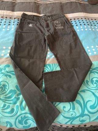 Pantalón Adidas negro 