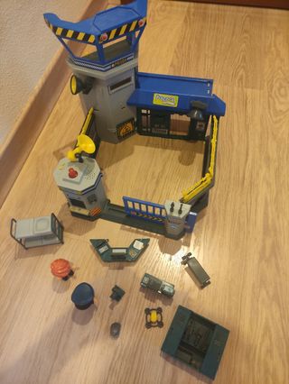 La Prisión de Pin y Pon Action