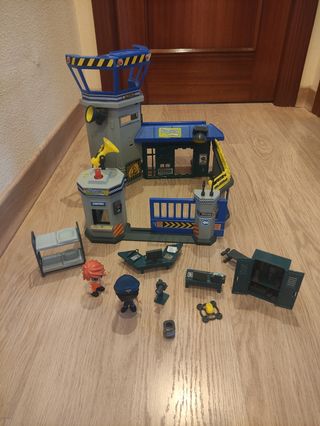 La Prisión de Pin y Pon Action