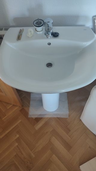 Lavabo con pedestal