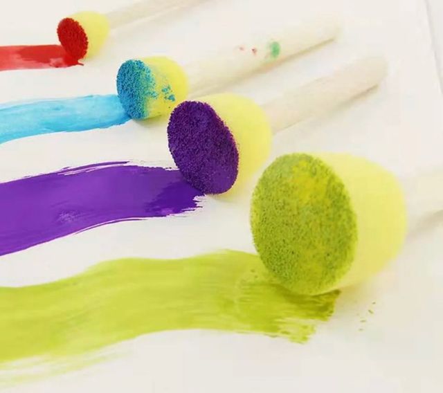 Pinceles esponjas de circulos