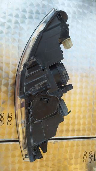 Faro xenón izquierdo Opel Vectra B.