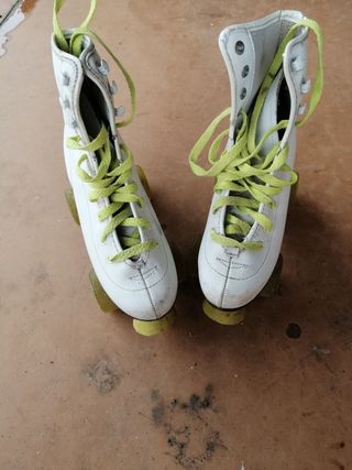 patines de cuatro ruedas vintage.