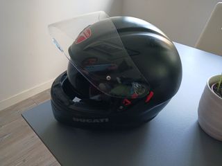 Casco AGV, bisera nueva recién puesta
