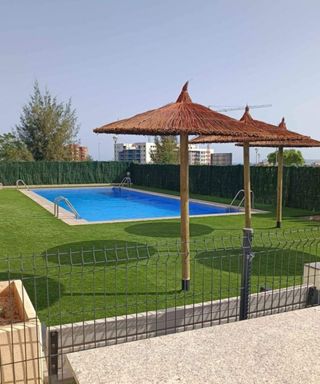 se hacen sombrillas de brezo. esparto.mimbre. ect