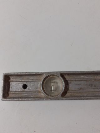 Nivel de aluminio y metro flexible