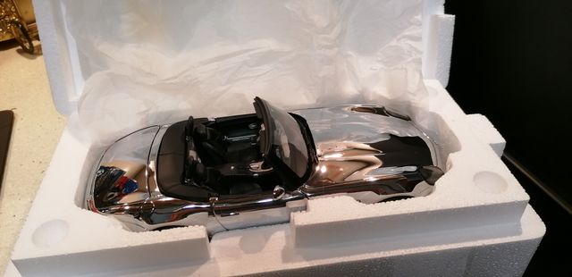 maqueta 1:18 bmw z8 kyosho
