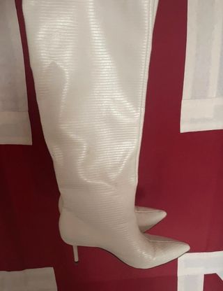 botas altas blancas