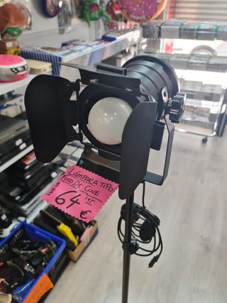 Lampara con tripode Tipo Foco de Cine
