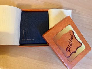 Cartera de piel azul marino PIELINI