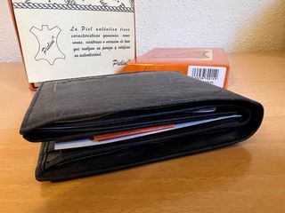 Cartera de piel azul marino PIELINI