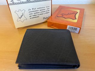 Cartera de piel azul marino PIELINI