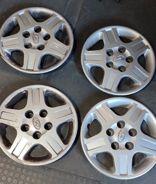 LLANTAS  HYUNDAI H1 + NEUMATICOS EN BUEN ESTADO