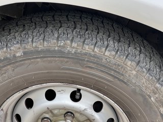 LLANTAS  HYUNDAI H1 + NEUMATICOS EN BUEN ESTADO