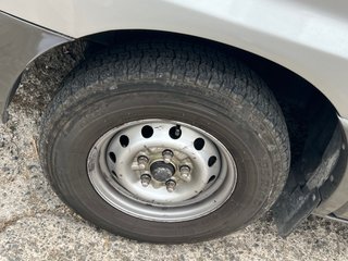 LLANTAS  HYUNDAI H1 + NEUMATICOS EN BUEN ESTADO