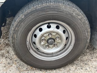 LLANTAS  HYUNDAI H1 + NEUMATICOS EN BUEN ESTADO